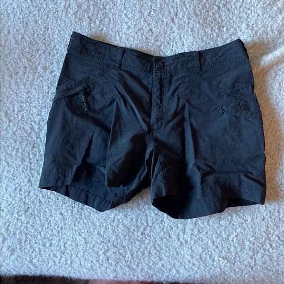 The north face black shorts 12 - Picture 1 of 6